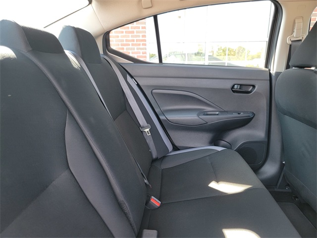 2025 Nissan Versa 1.6 S photo 16