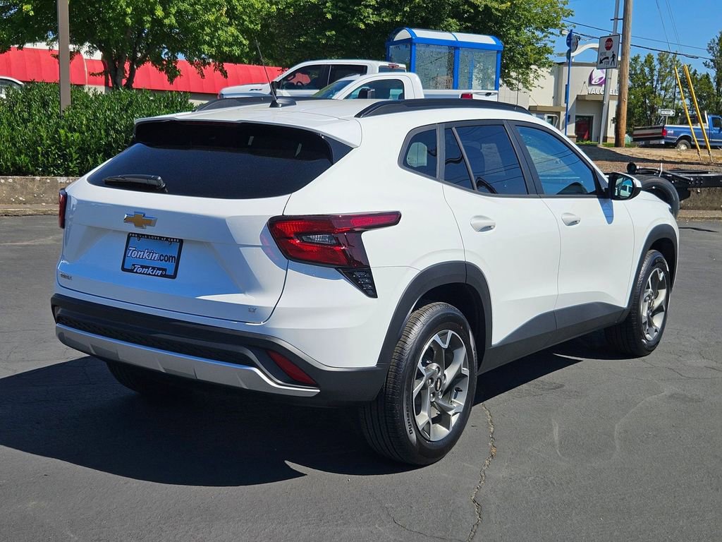 2025 Chevrolet Trax LT photo 4