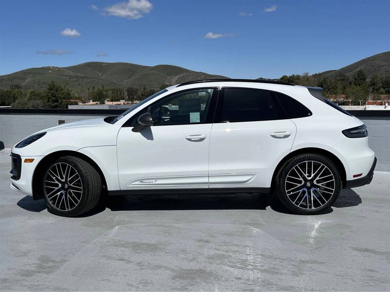 2025 Porsche Macan T photo 7