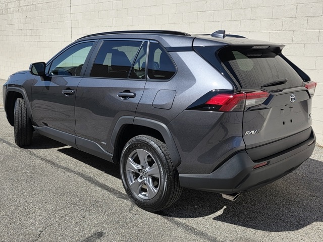 2024 Toyota RAV4 Hybrid XLE photo 3