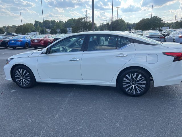 2023 Nissan Altima 2.5 SV photo 7