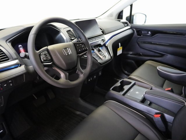 2026 Honda Odyssey Touring photo 4
