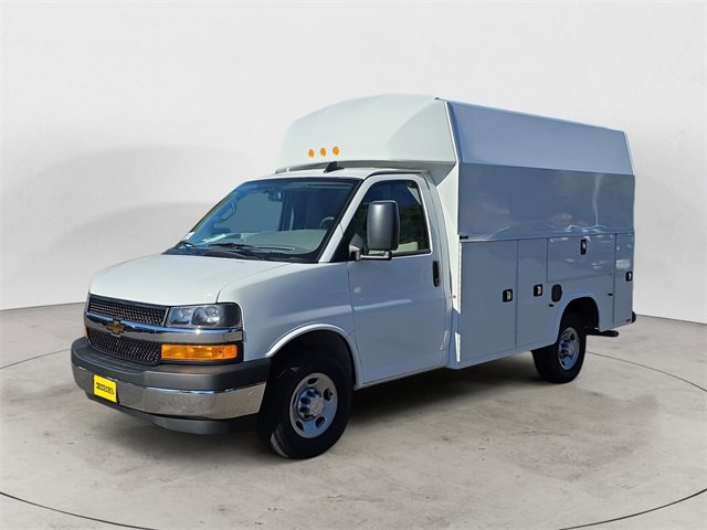 2025 Chevrolet Express Cutaway Base's photo