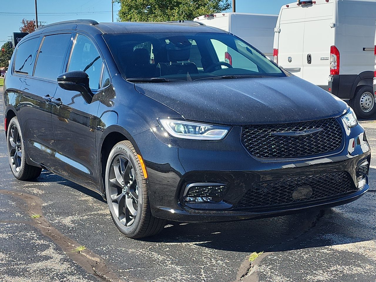 2026 Chrysler Pacifica Limited's photo