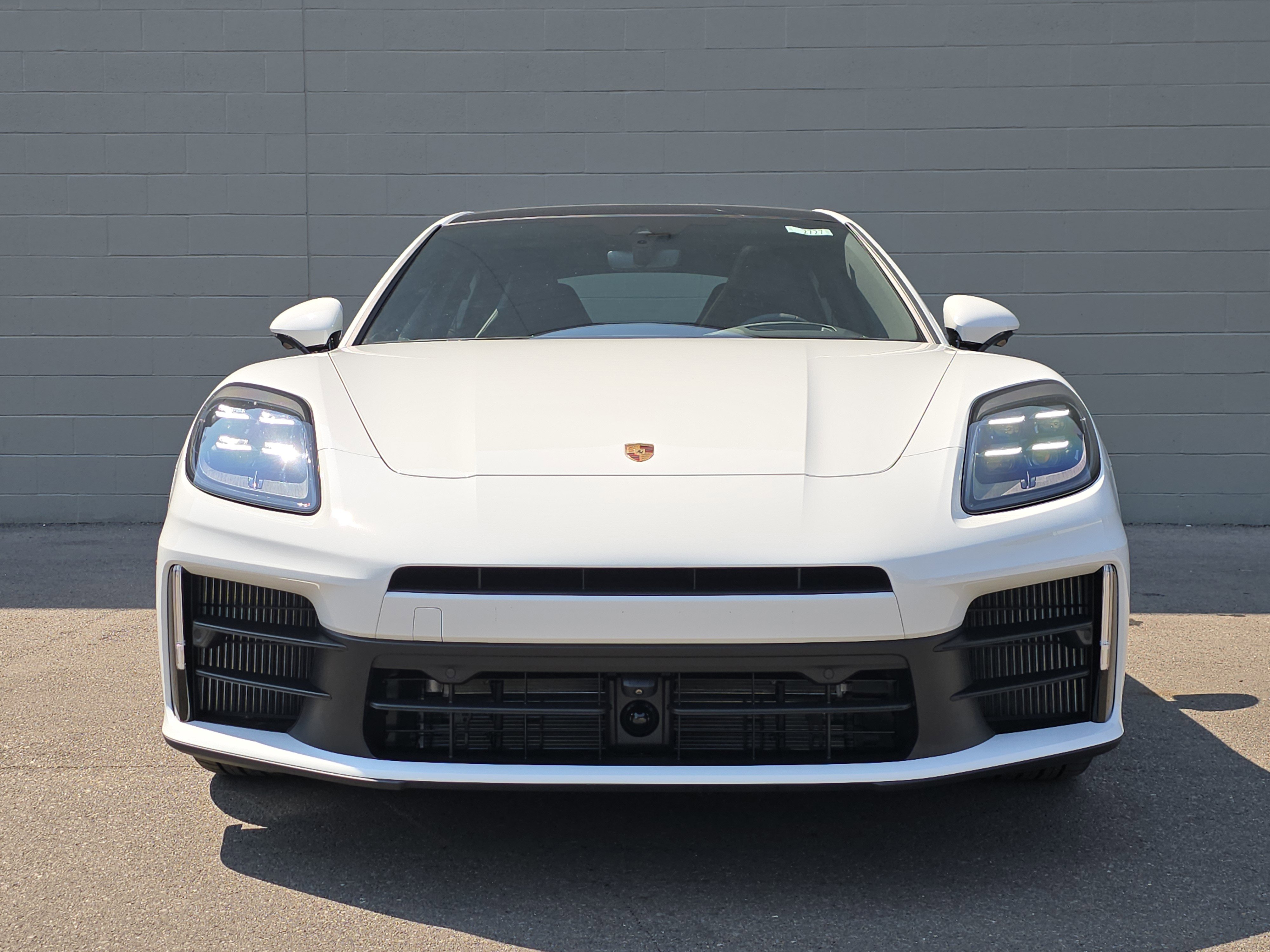 2025 Porsche Panamera 4 photo 2