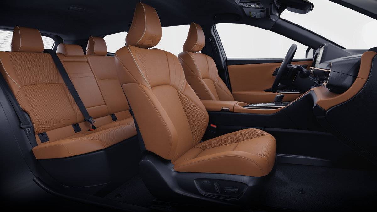 2025 Toyota Crown Signia XLE photo 2