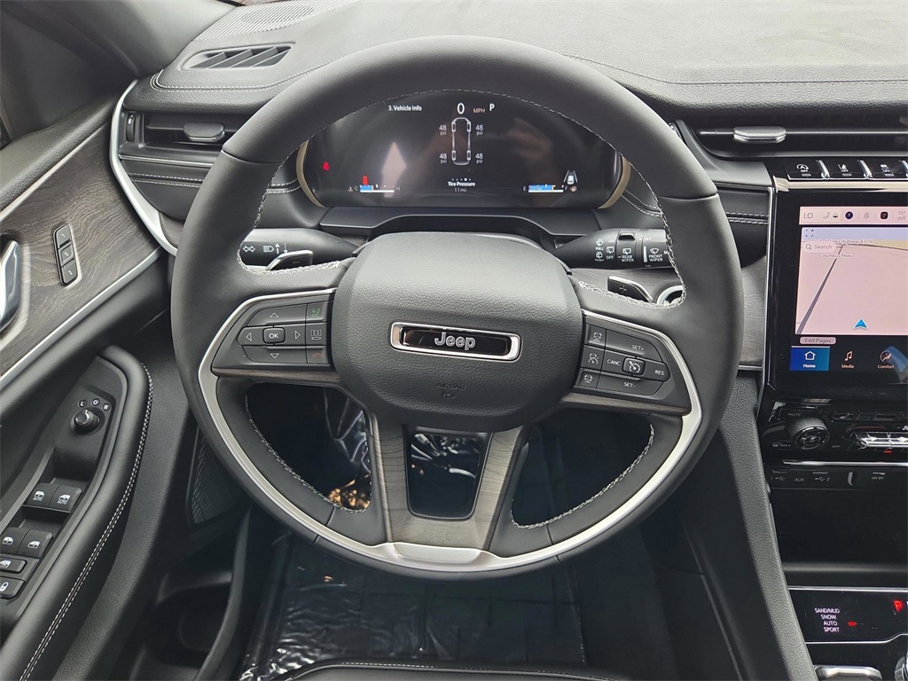 2025 Jeep Grand Cherokee Limited photo 12