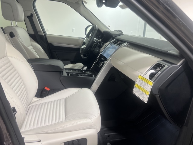 2025 Land Rover Discovery SE photo 24