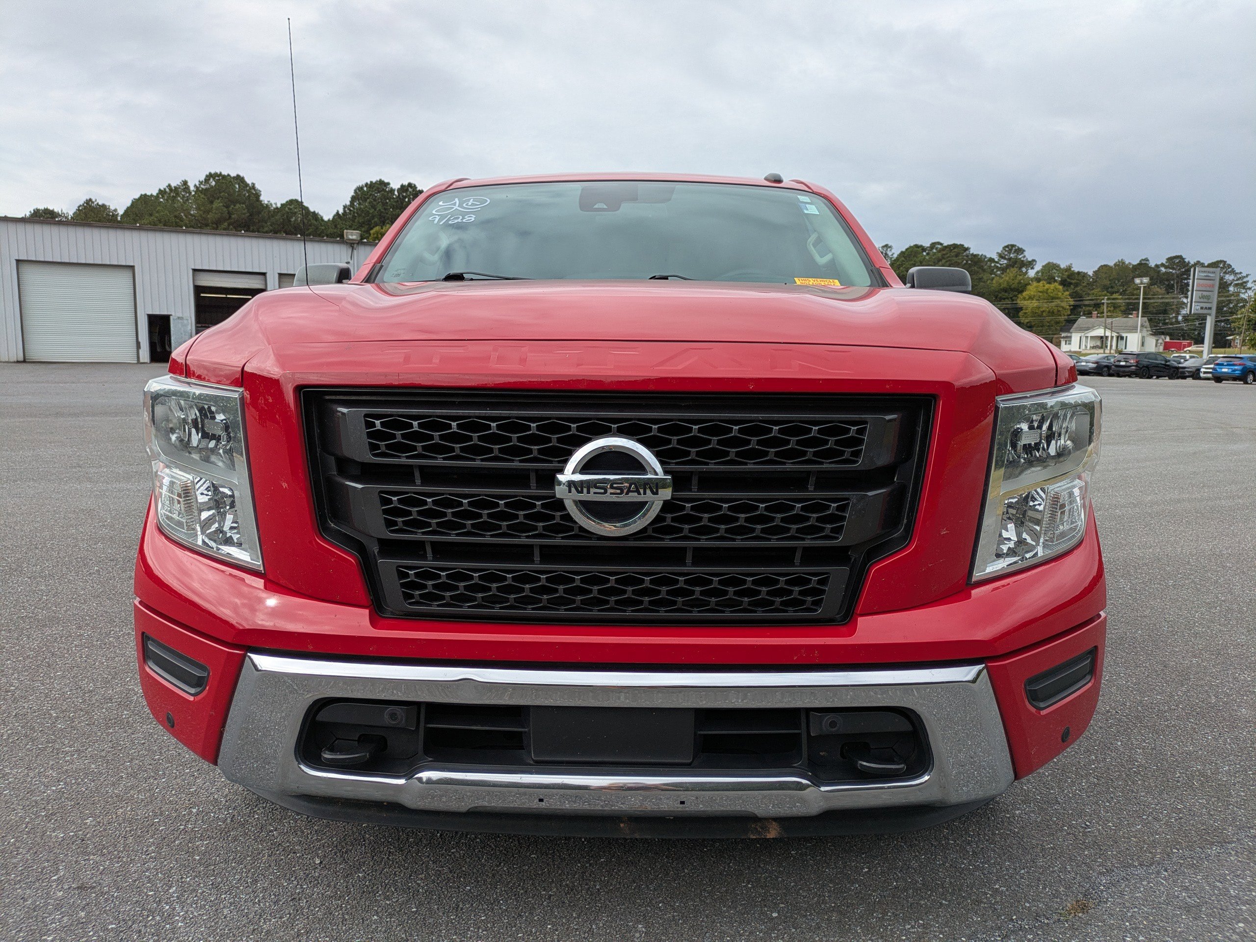 2021 Nissan Titan SV photo 6