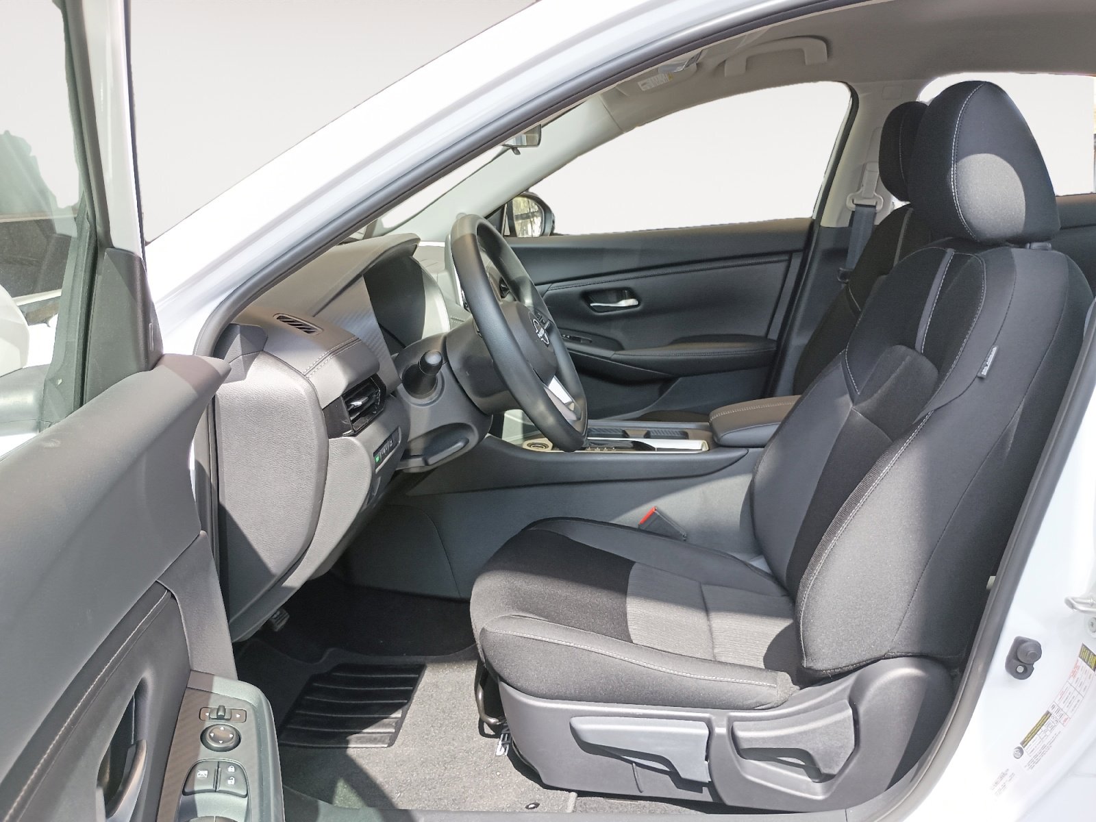 2025 Nissan Sentra SV photo 17