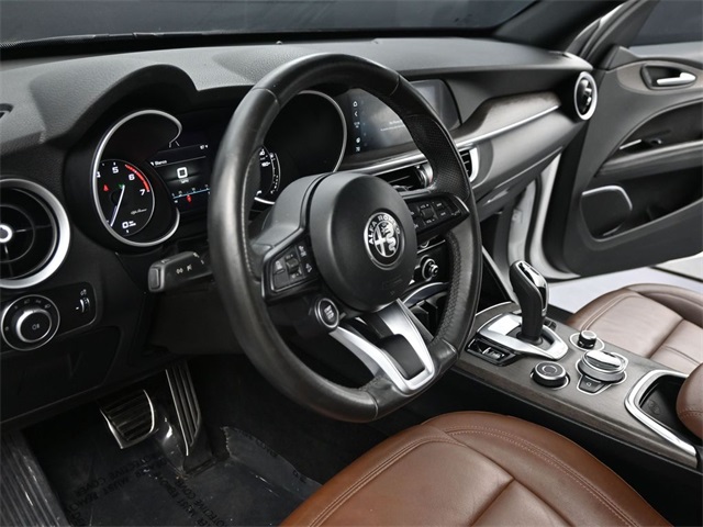 2022 Alfa Romeo Stelvio Ti photo 3