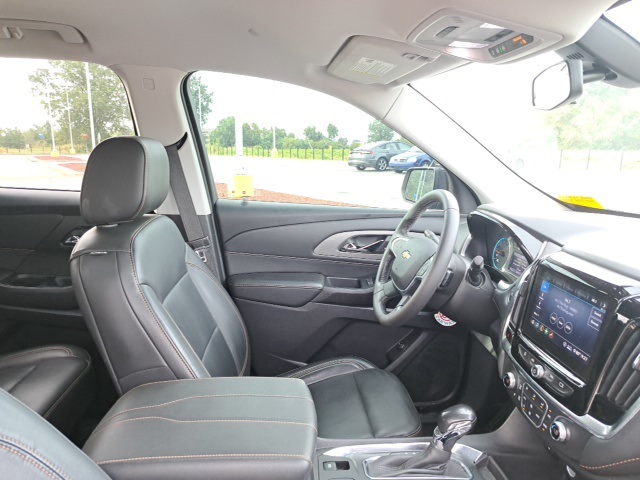 2021 Chevrolet Traverse Leather photo 3