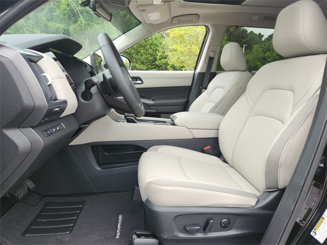 2025 Nissan Pathfinder SL photo 4