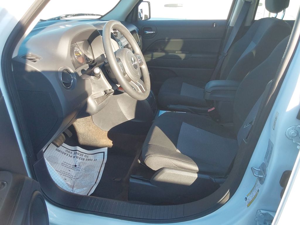 2015 Jeep Patriot Sport photo 3