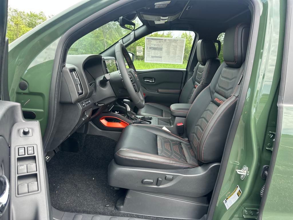 2025 Nissan Frontier PRO-4X photo 9