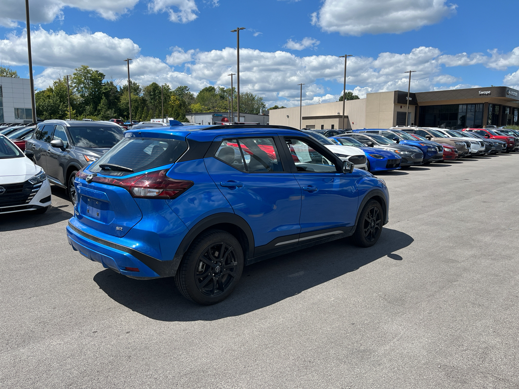 2023 Nissan Kicks SR photo 3