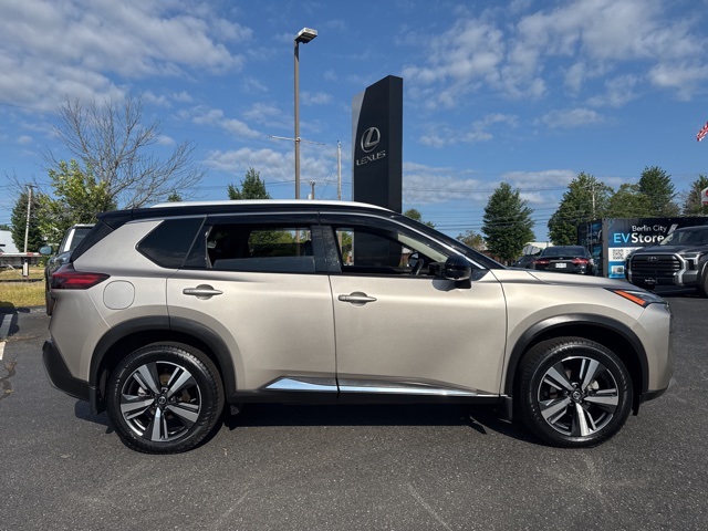2021 Nissan Rogue SL photo 2