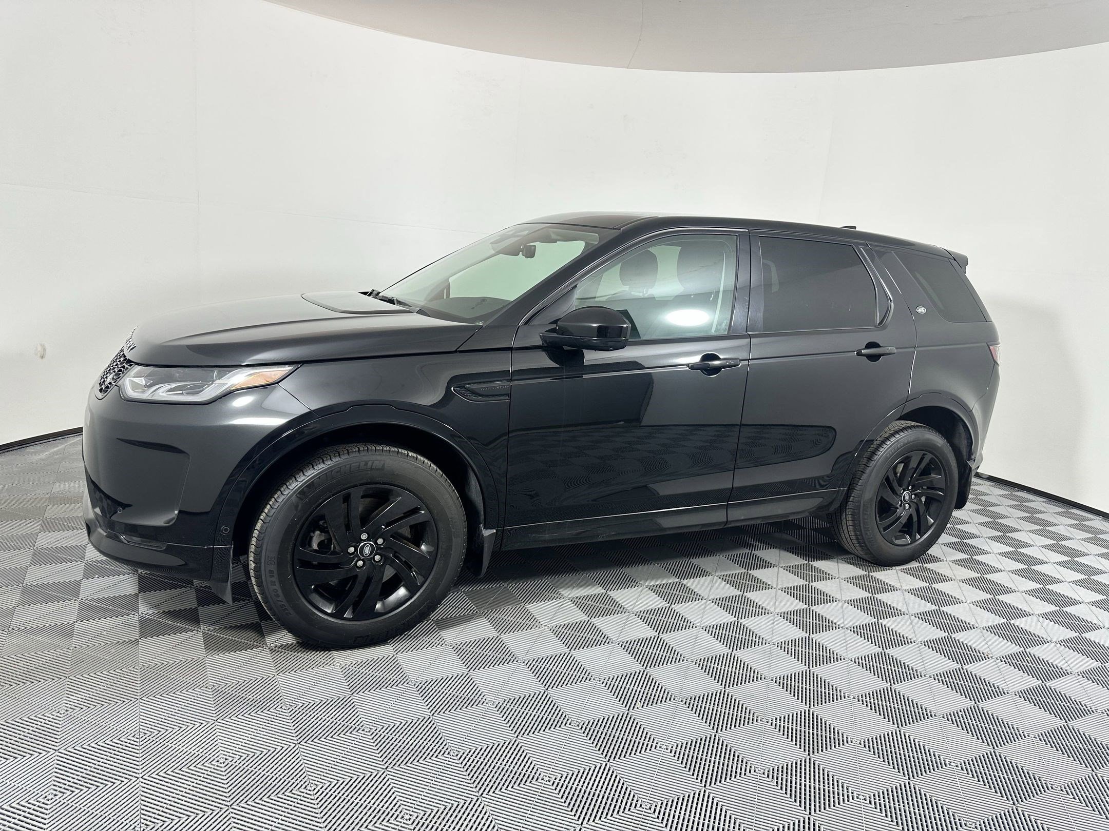 2025 Land Rover Discovery Sport S's photo