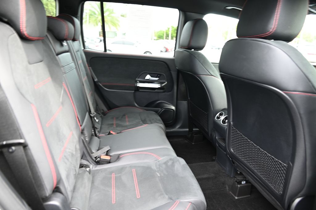 2023 Mercedes Benz GLB 250 photo 9