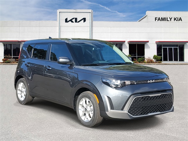 2025 Kia Soul LX's photo
