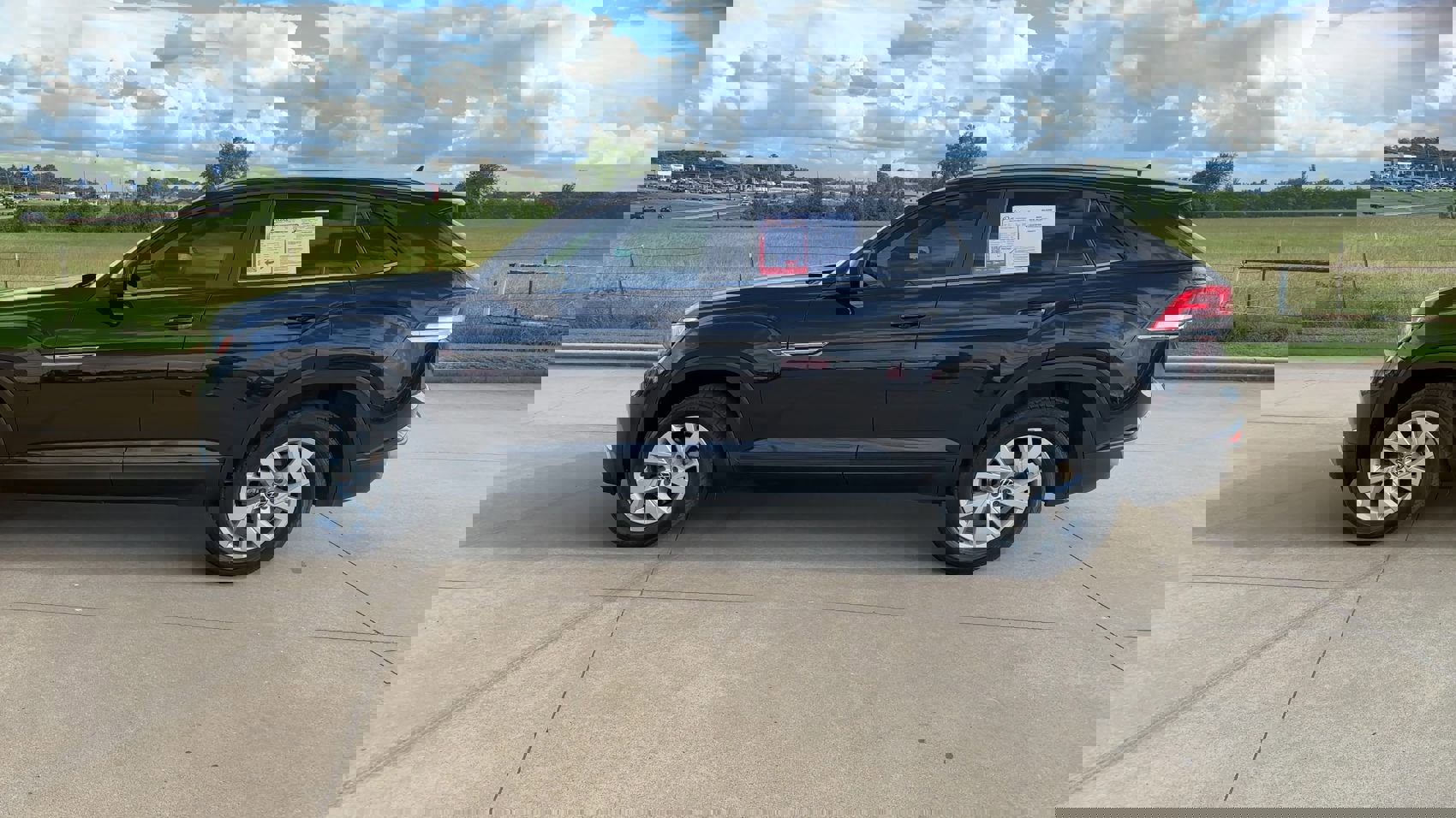 2020 Volkswagen Atlas Cross Sport photo 3