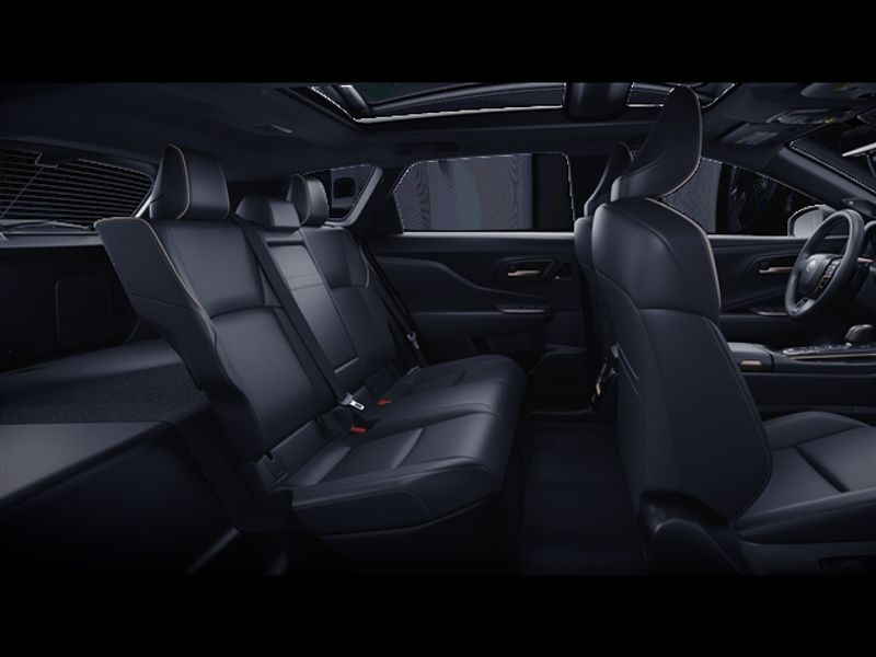 2025 Toyota Crown Signia Limited photo 3