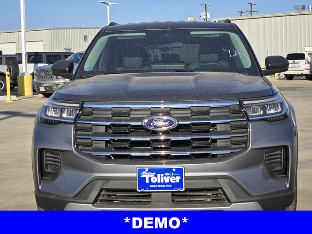 2025 Ford Explorer photo 3