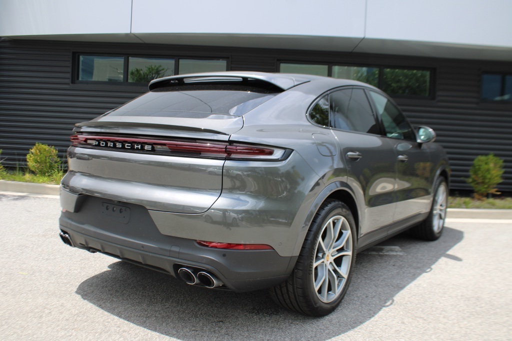 2025 Porsche Cayenne Coupe Base photo 4