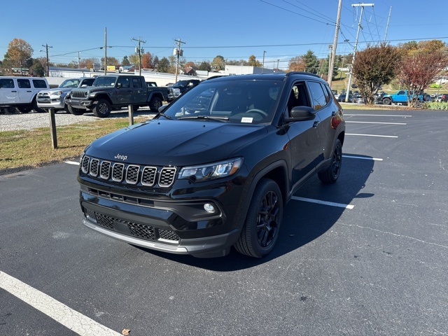 2026 Jeep Compass Latitude Altitude photo 2