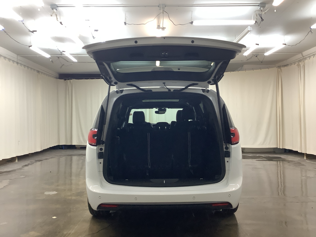 2026 Chrysler Pacifica photo 10
