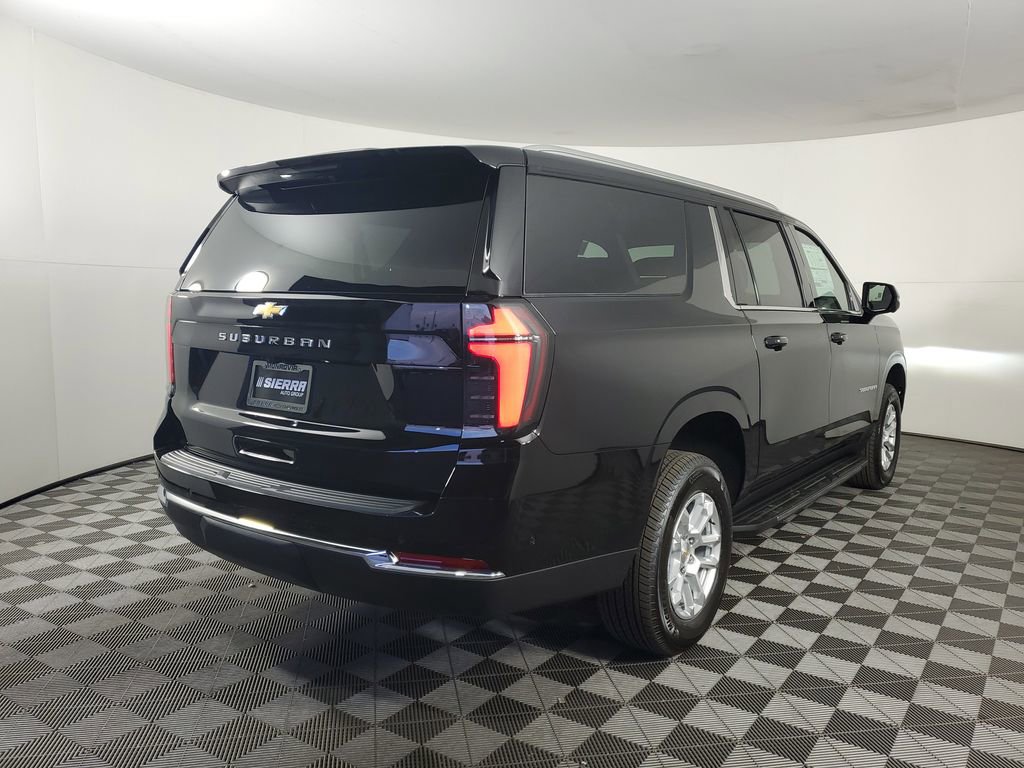 2026 Chevrolet Suburban LS photo 4