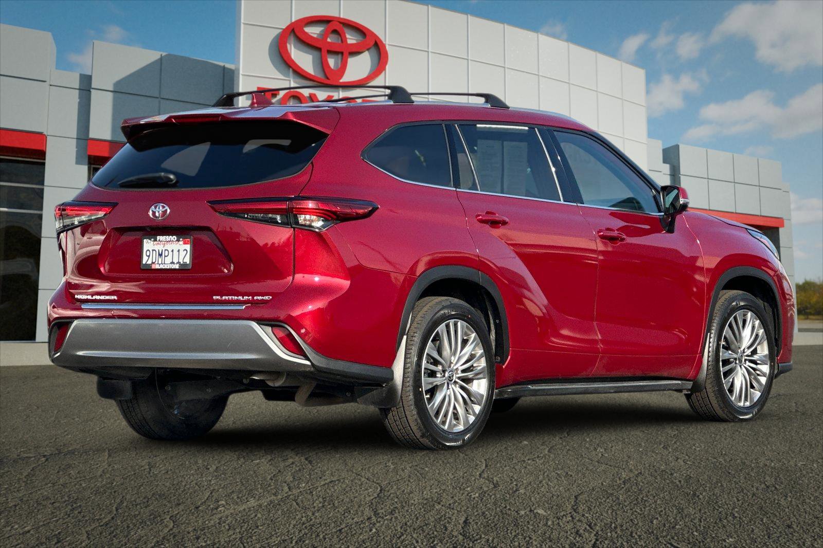 2022 Toyota Highlander Platinum photo 2