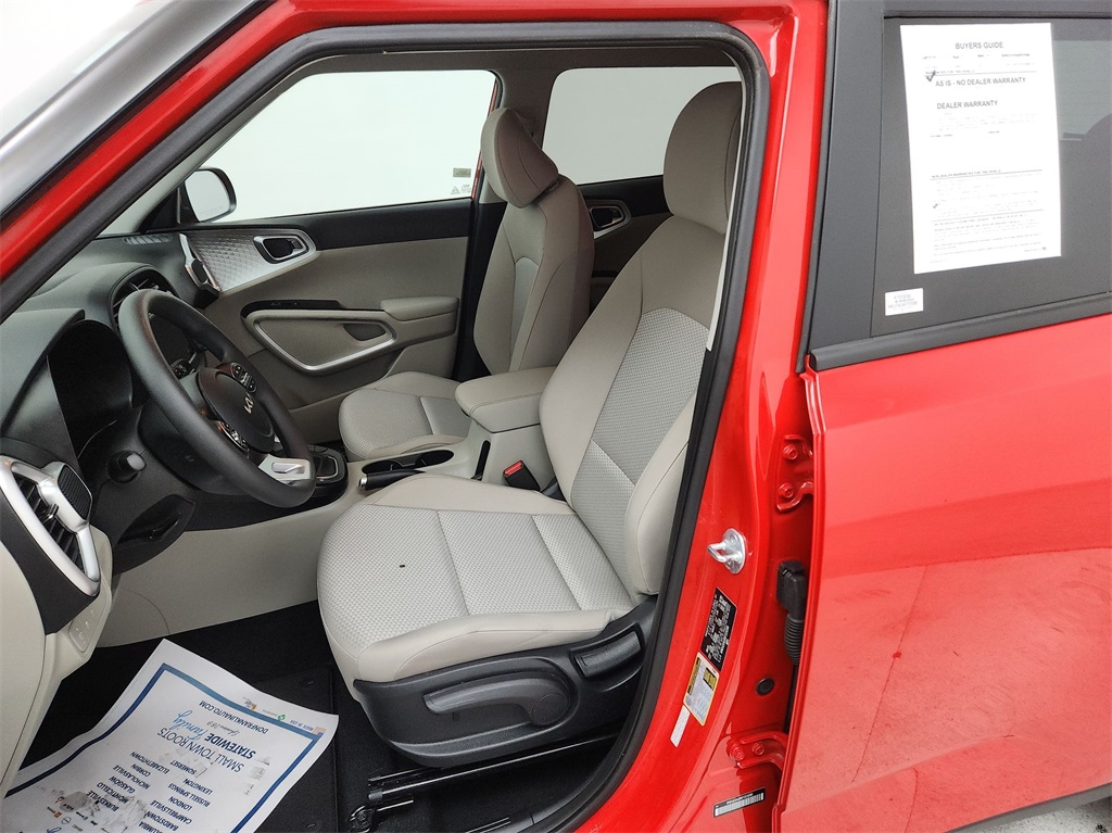 2024 Kia Soul LX photo 3