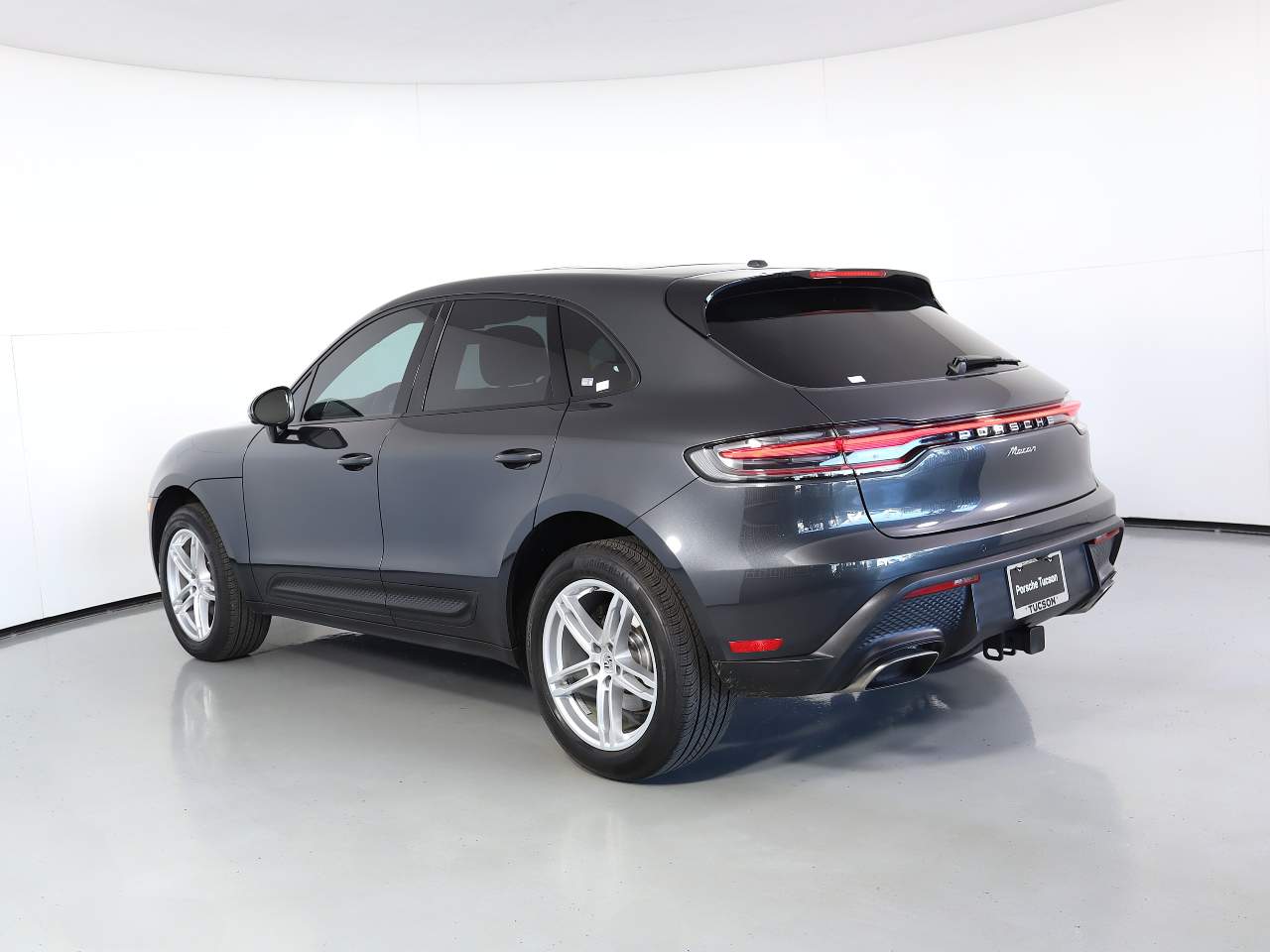 2025 Porsche Macan photo 3