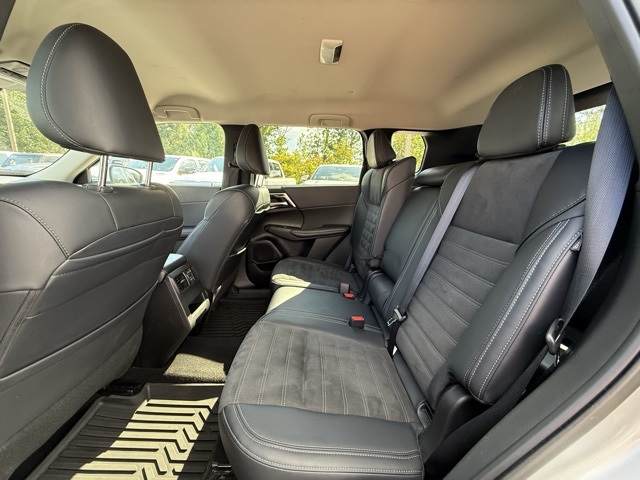 2024 Mitsubishi Outlander SE photo 9