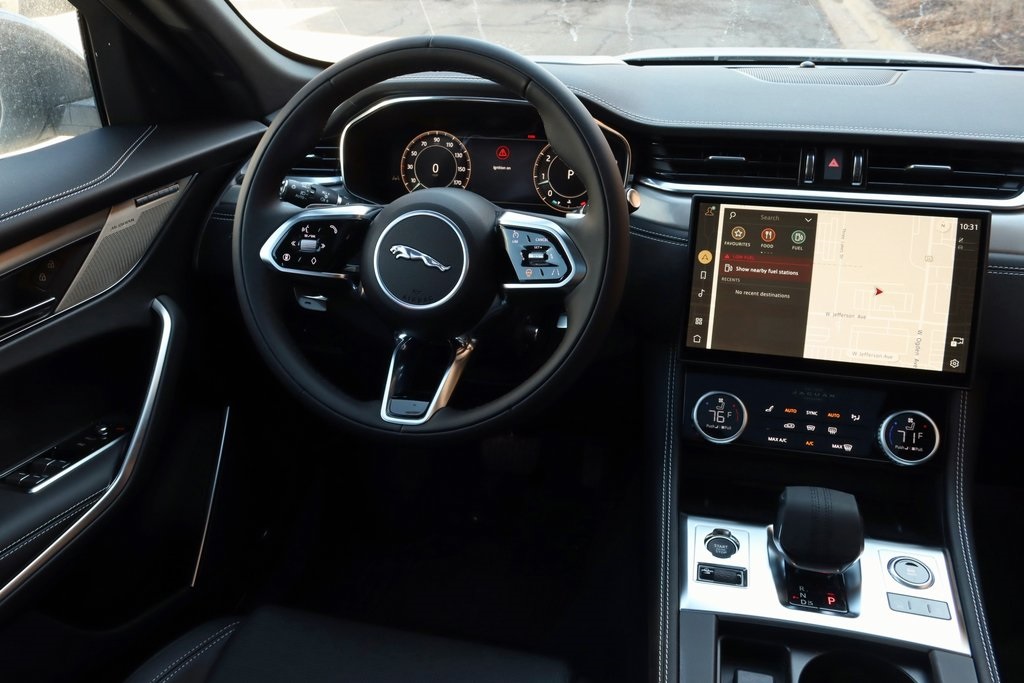 2026 JAGUAR F-PACE - Image 15