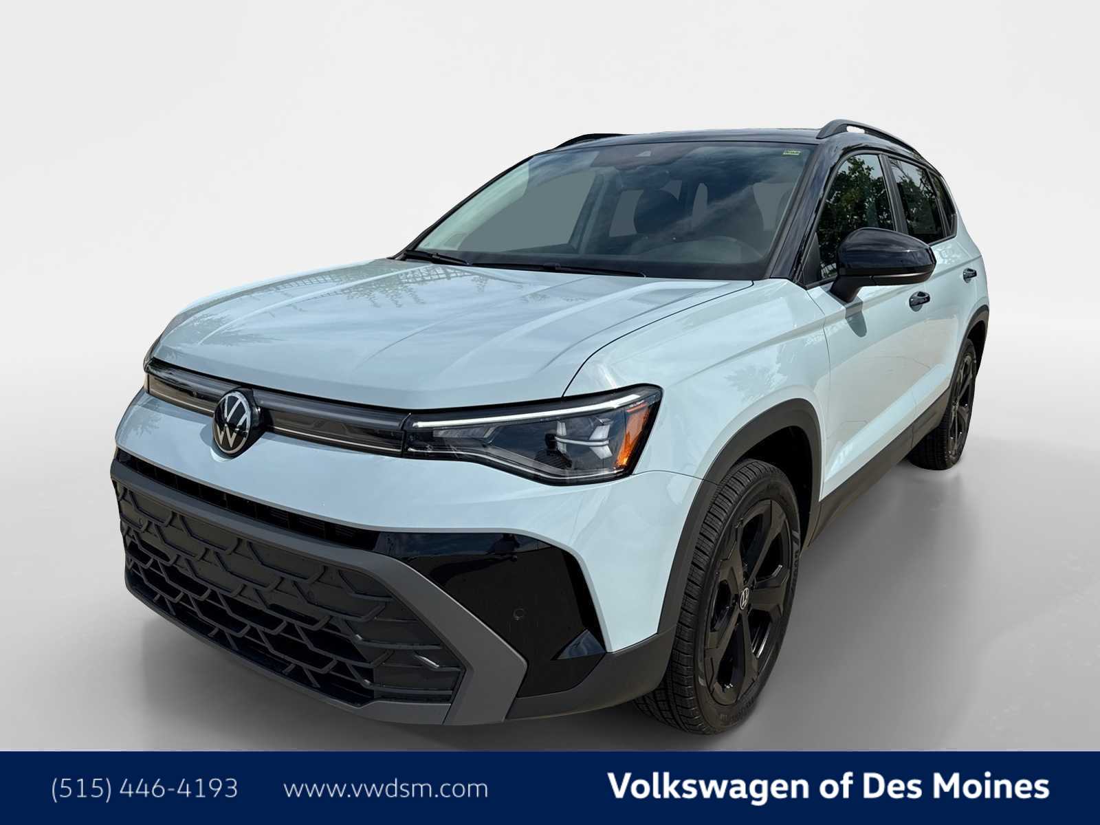 2025 Volkswagen Taos SE Black's photo