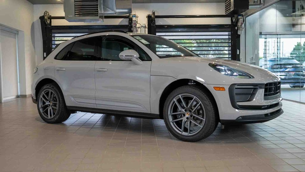 2025 Porsche Macan T photo 3