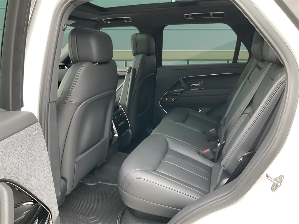 2025 Land Rover Range Rover Sport SE photo 16