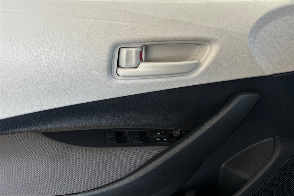 2025 Toyota Corolla LE photo 11