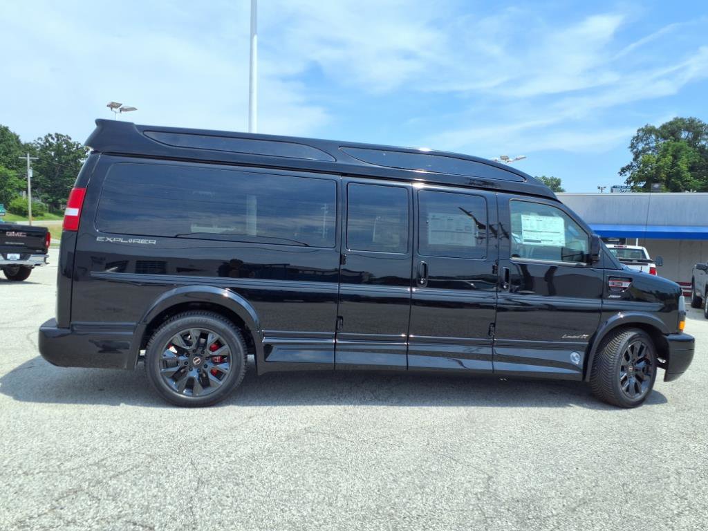 2025 Gmc Savana Cargo 2500 photo 13
