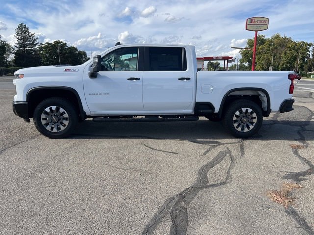 2025 Chevrolet Silverado 2500HD Custom photo 4