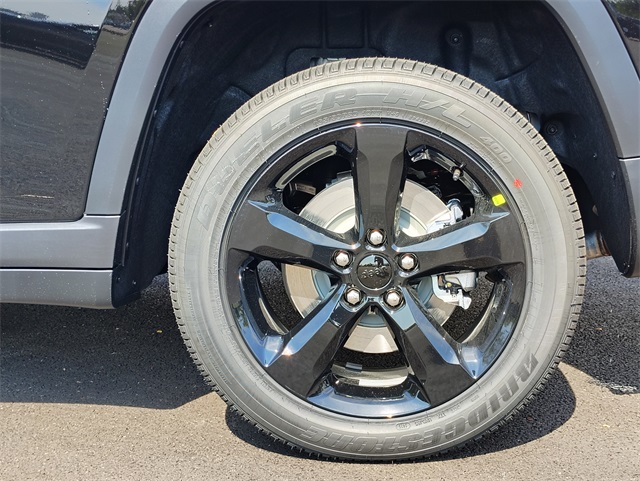 2025 Jeep Grand Cherokee Laredo Altitude photo 5