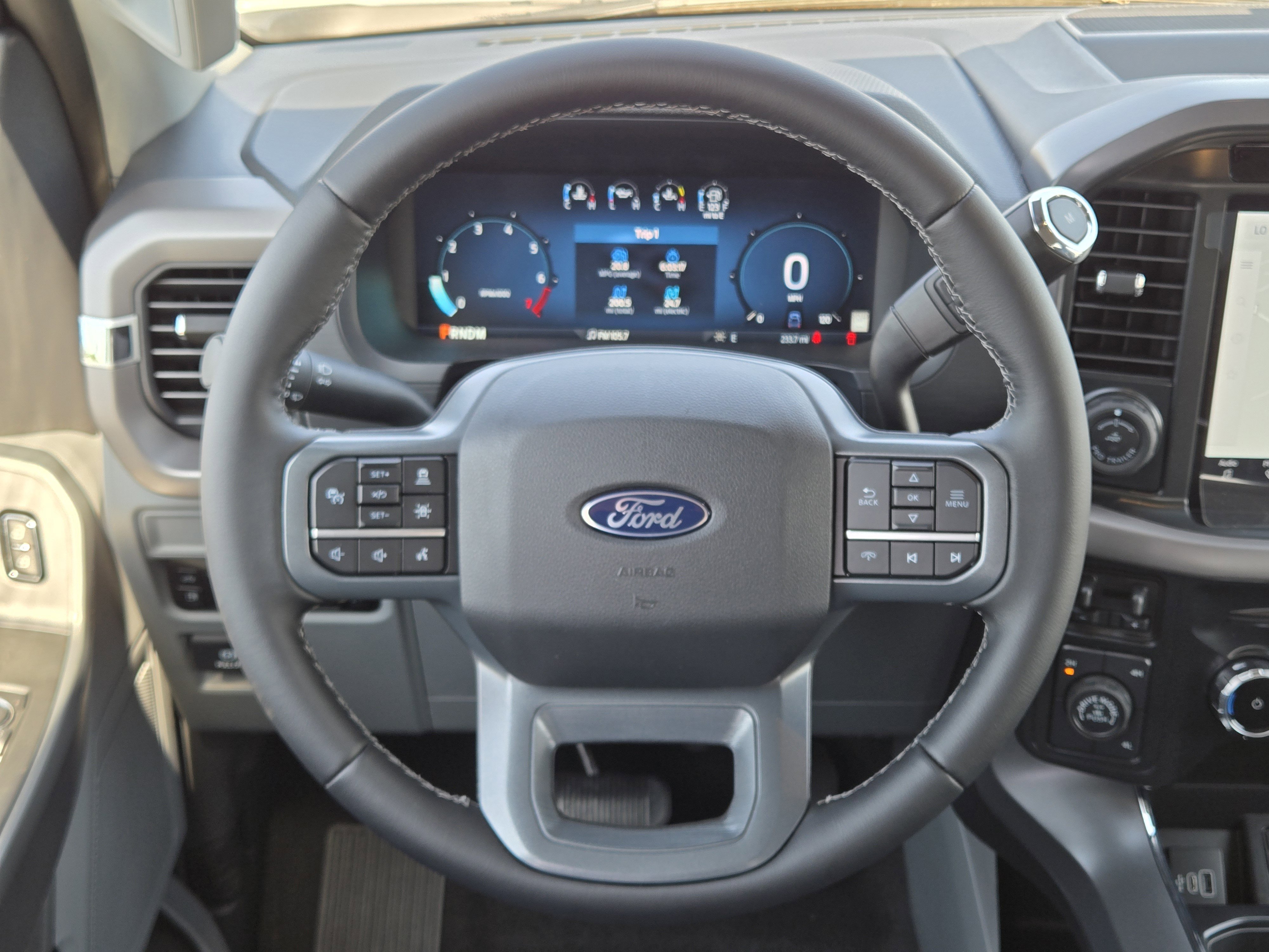2025 Ford F-150 XLT photo 3