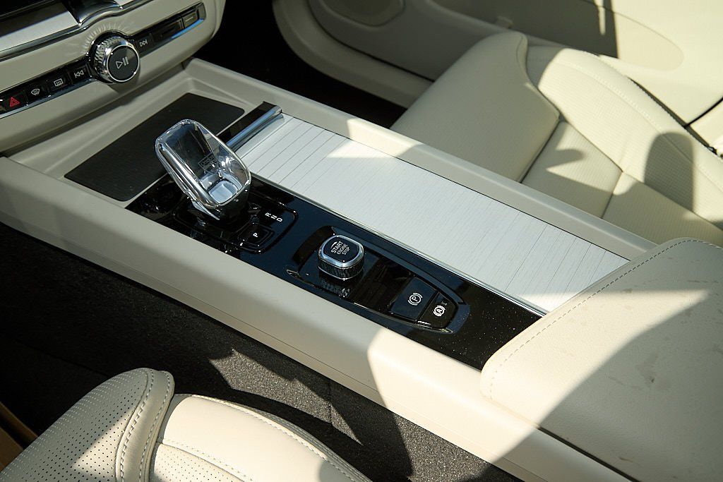 2026 VOLVO XC60 - Image 16