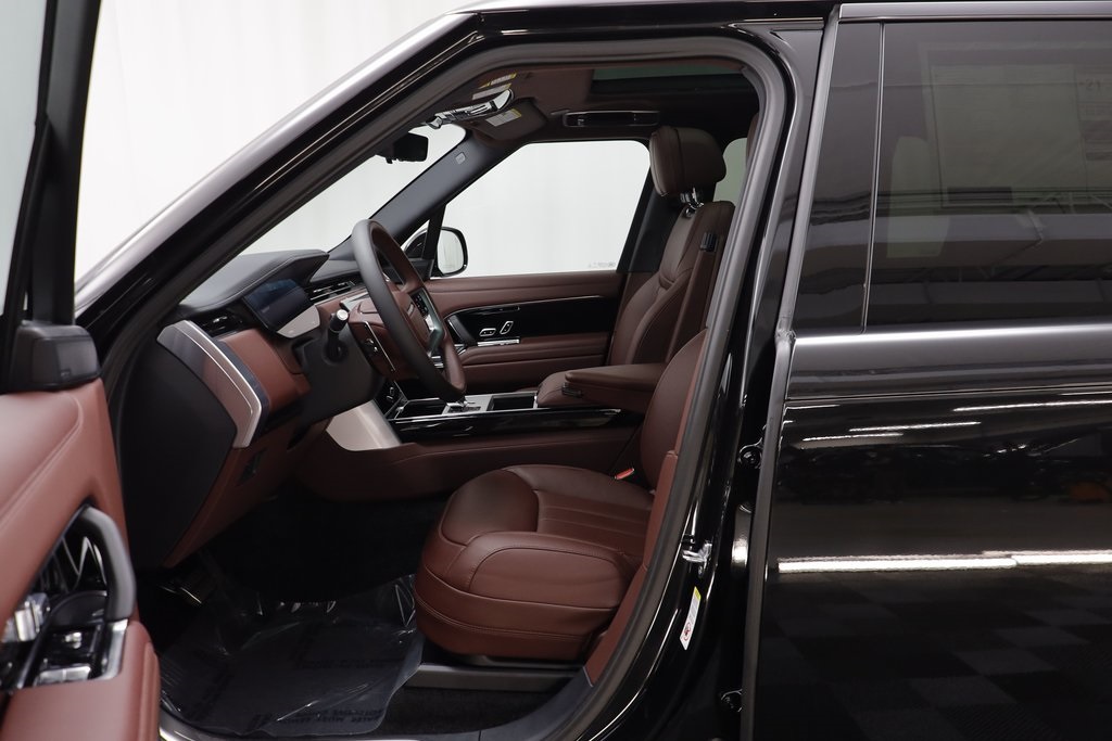 2025 Land Rover Range Rover SE photo 4