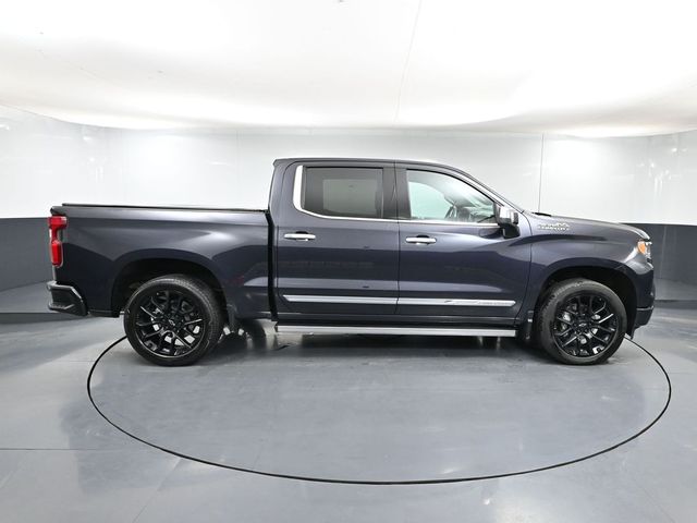 2023 Chevrolet Silverado 1500 High Country photo 3