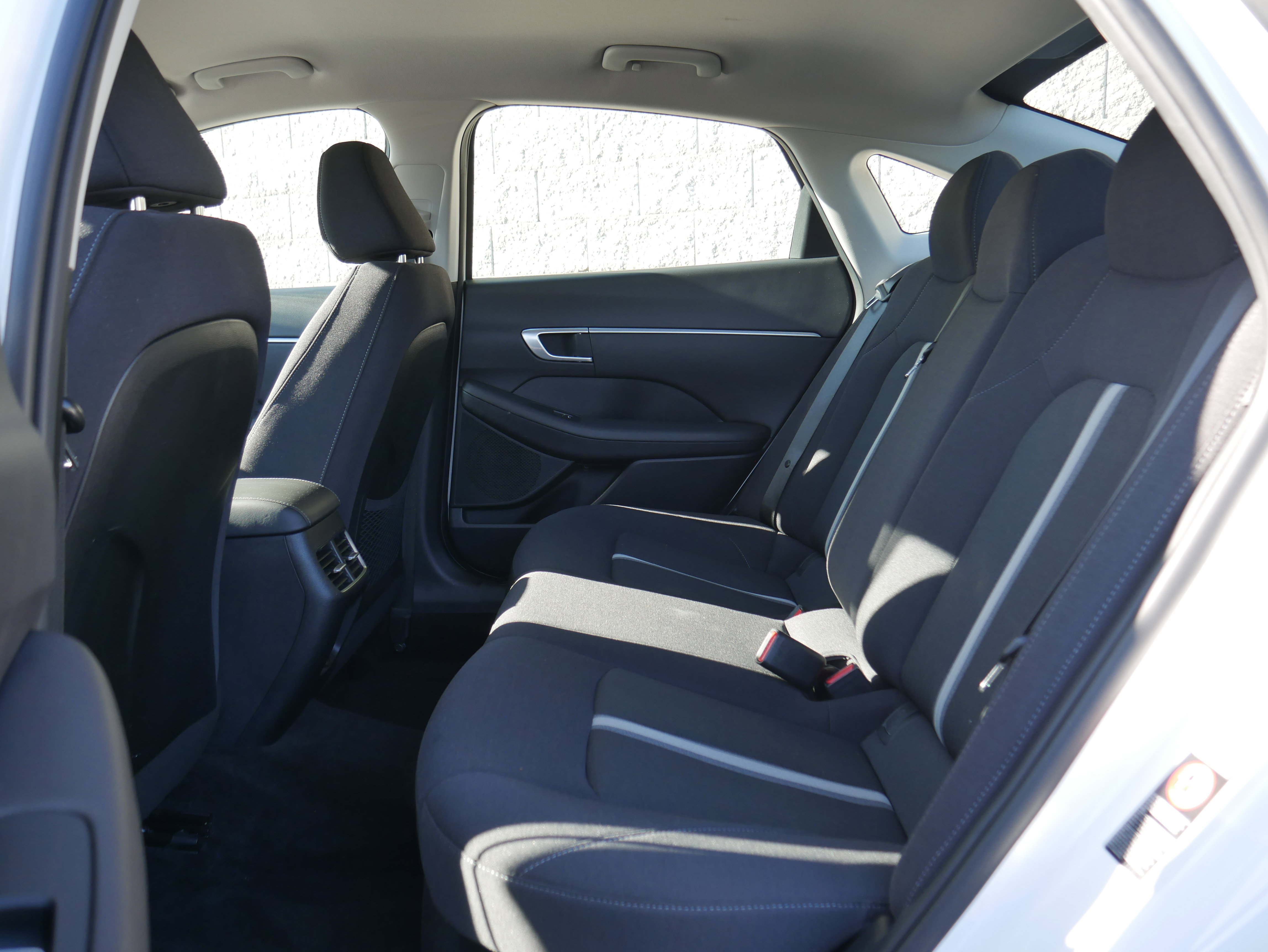 2022 Hyundai Sonata Hybrid SEL photo 2