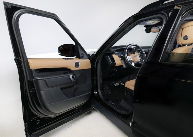 2023 Land Rover Discovery Metropolitan Edition photo 23