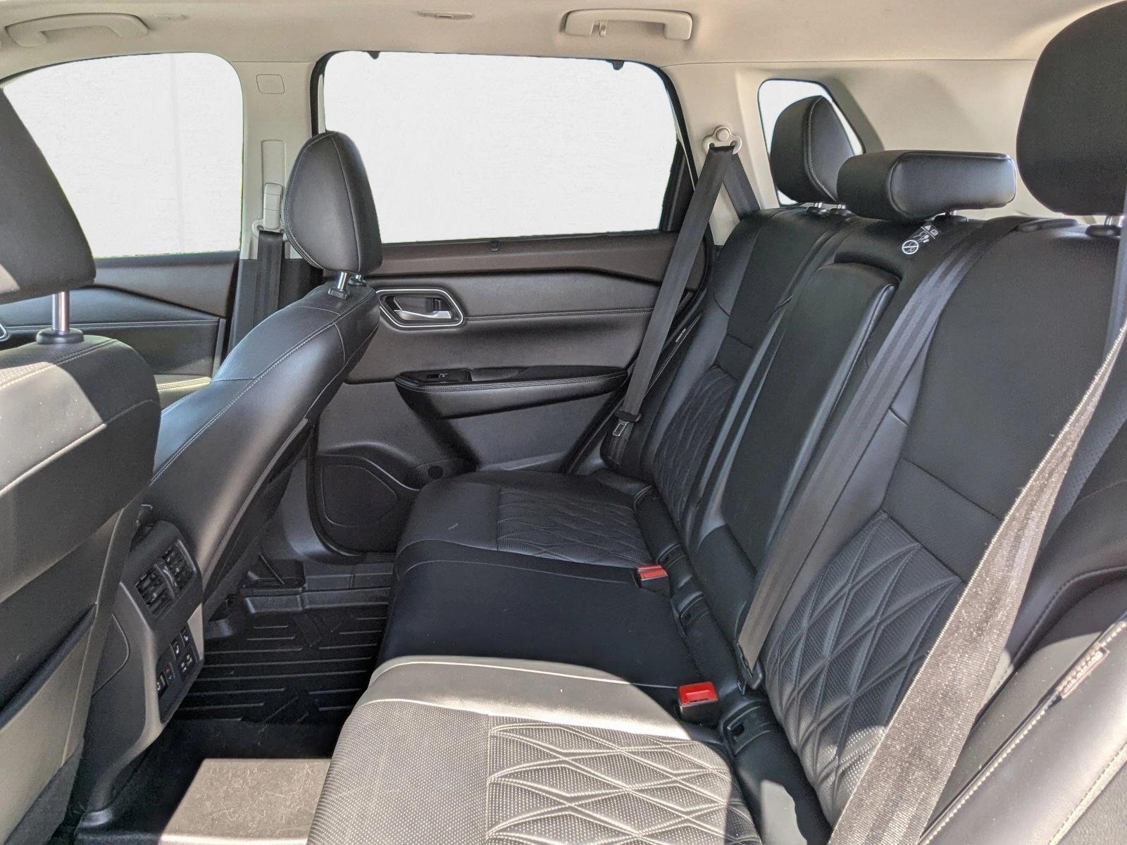 2022 Nissan Rogue Platinum photo 14